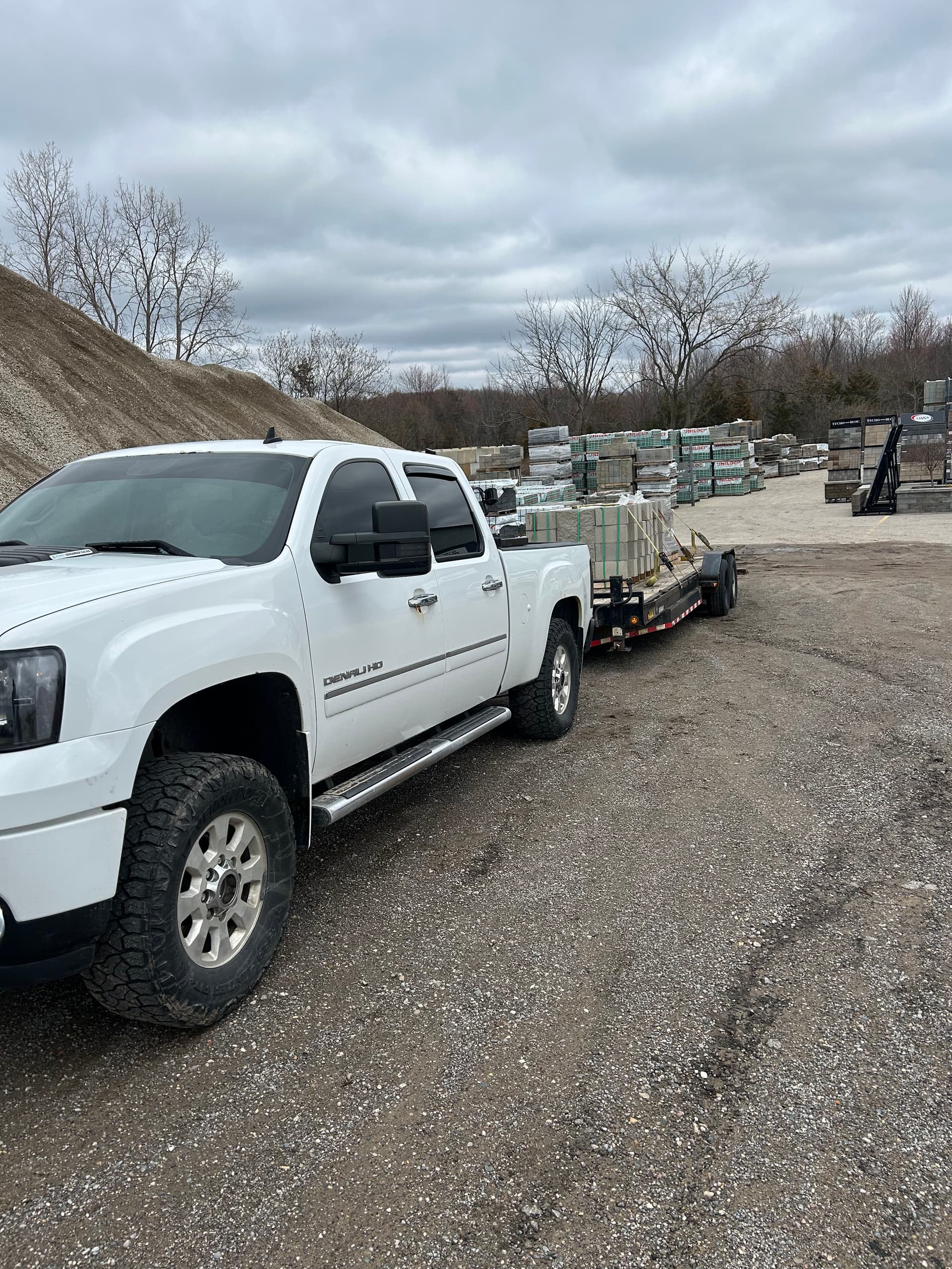 Gallery photos for Fresh Pea Stone Driveway and a Trailer Loaded for the Next One: Image #2