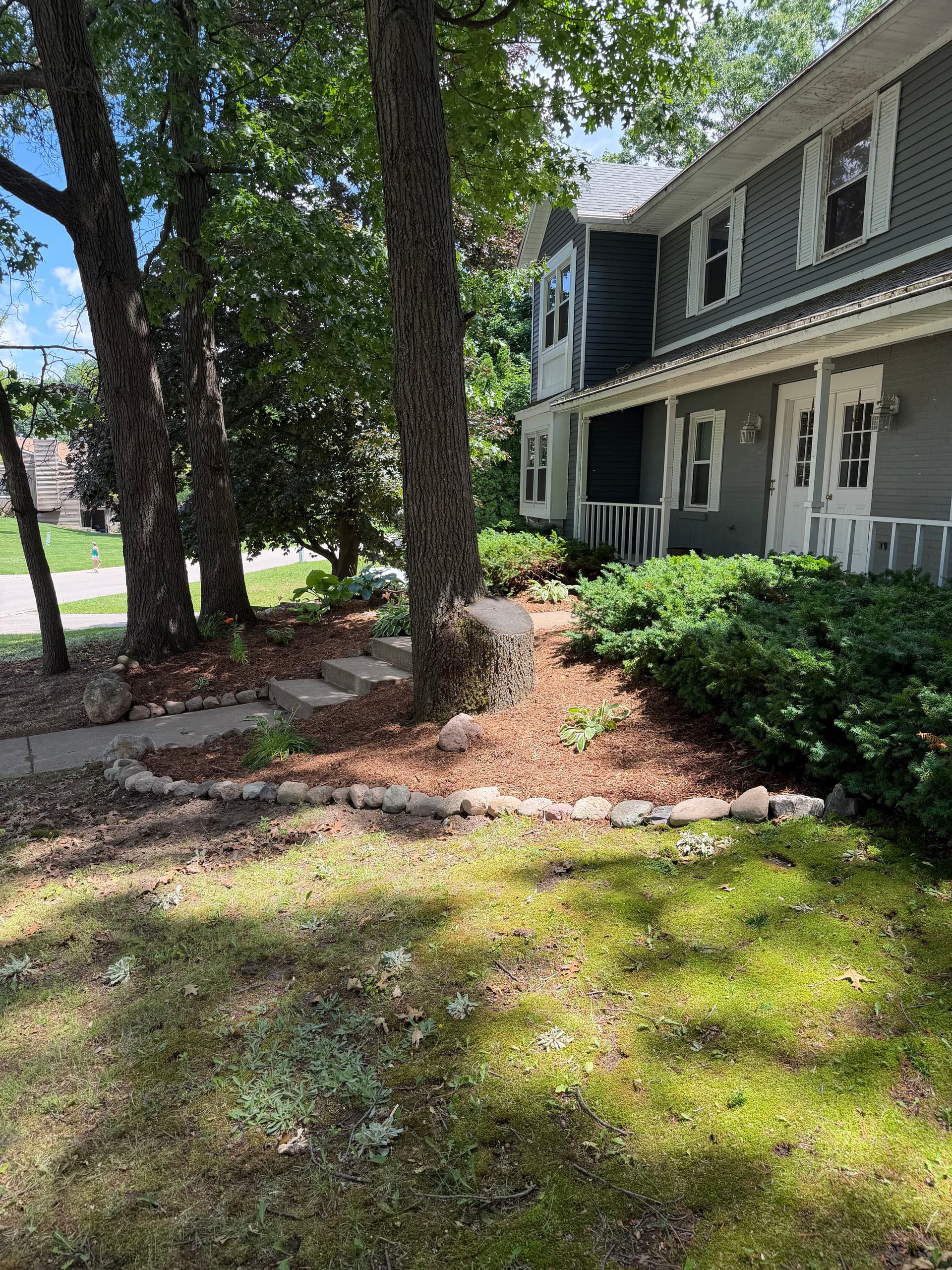 Gallery photos for 24 Yards of Mulch and a Full Landscape Facelift: Image #3