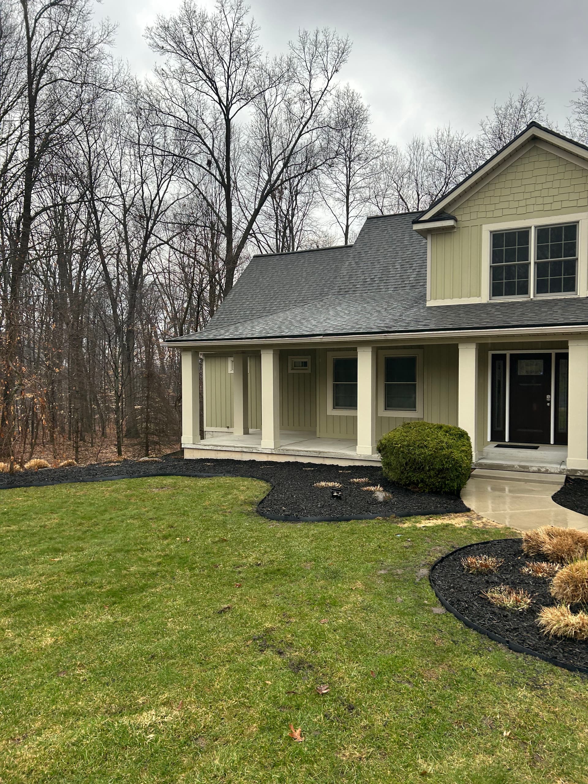 Gallery photos for Fresh Mulch Installation for a Polished Landscape: Image #1